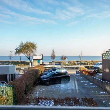Nautic Lounge - View *